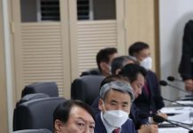 拚外交過勞 韓媒:尹錫悅主持內閣會議流鼻血 尹錫悅日前在美國的外交努力,反映在近期的南韓民調上。圖/取自尹錫悅臉書