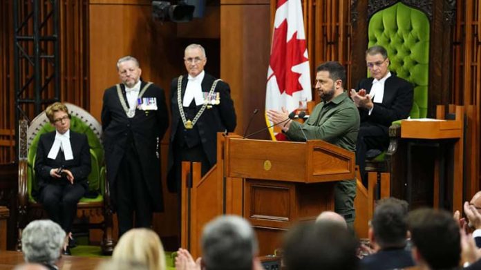 烏克蘭總統澤倫斯基日前到加拿大國會演講，議長羅塔（右）「致敬」納粹老兵引發軒然大波。圖／取自Anthony Rota臉書