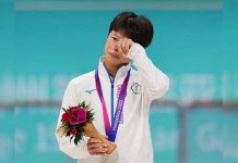 滑輪男、女3000公尺接力賽 中華隊再添金 楊合貞生涯大滿貫達成,難忍淚水。圖/中華奧會提供