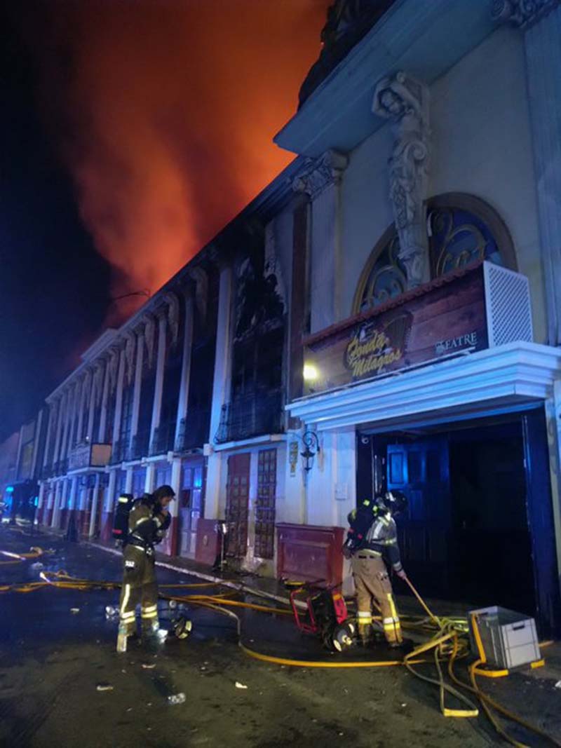 西班牙穆西亞市的夜店大火，因正值周末夜，造成嚴重傷亡。圖／取自Twitter@BomberosMurcia