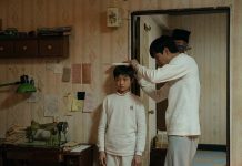 金馬獎評審激辯8小時 特別點名他「後生可畏」 演員劉冠廷(右)和童星白潤音(左)在電影《老狐狸》飾演父子檔。圖/取自華映娛樂臉書