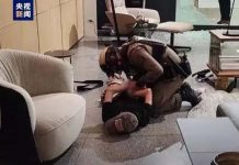 曼谷商場槍擊案有陸客傷亡 泰國觀光業恐雪上加霜 曼谷商場槍擊案,一名14歲的青少年嫌犯在百貨大樓3樓遭警方制伏。圖/央視新聞