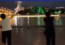 礦泉水也可以「放生」?陸環保組織這麼看 網傳大陸浙江寧波永豐橋,出現多位女子「放生」礦泉水。圖/取自澎湃新聞