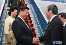 拜登9月才到訪完越南,傳習近平「最快10月底」也要去 2015年11月5日,習近平與彭麗媛抵達越南首都河內進行國事訪問。˙圖/新華社