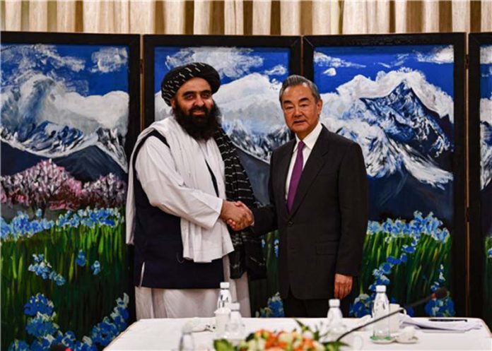 大陸外長王毅會晤阿富汗臨時政府代理外長穆塔基。圖／中國外交部官網