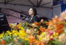 蔡英文喊話選後凝聚朝野共識 藍白冷回:團結不必分選前選後 蔡英文總統在任內最後一次雙十國慶演說,呼籲選後朝野可以放下激情,讓台灣內部尋求更大共識。圖/引自總統府官網