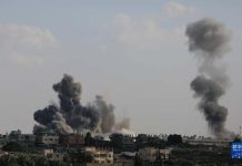 哈瑪斯突襲行動幕後策劃者 逃過以色列多次暗殺 10日在加薩南部城市拉法,以色列空襲後當地升起濃煙。圖/取自新華社