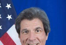 大陸管制鎵鍺出口後 美國改用這一招回應 美國國務次卿費南德茲(Jose Fernandez)在倫敦參加稀土供應鏈會議,以因應中國管制稀土出口的衝擊。圖/美國國務院官網