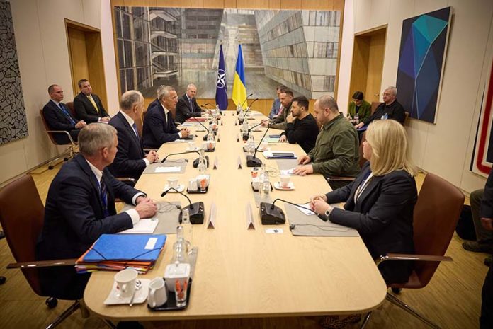 烏克蘭總統澤倫斯基拜訪北約總部懇求增加軍援,以利烏軍的冬季作戰。圖／烏克蘭國防部官網