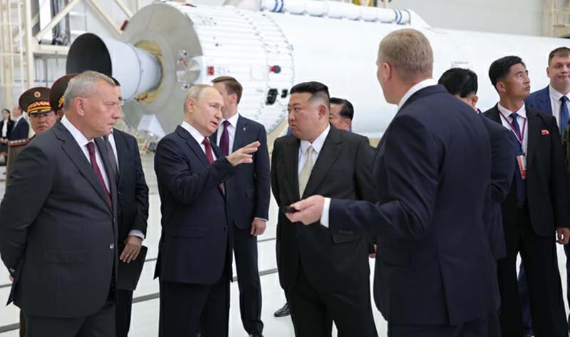 今年9月13日，北韓領導人金正恩訪俄時，在東方航天發射場與俄羅斯總統普丁會面。圖／轉自勞動新聞