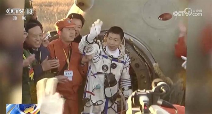 中國首位太空人楊利偉，20年前的10月15日飛上太空，如今已是中國載人航太工程副總設計師。圖／引自央視網