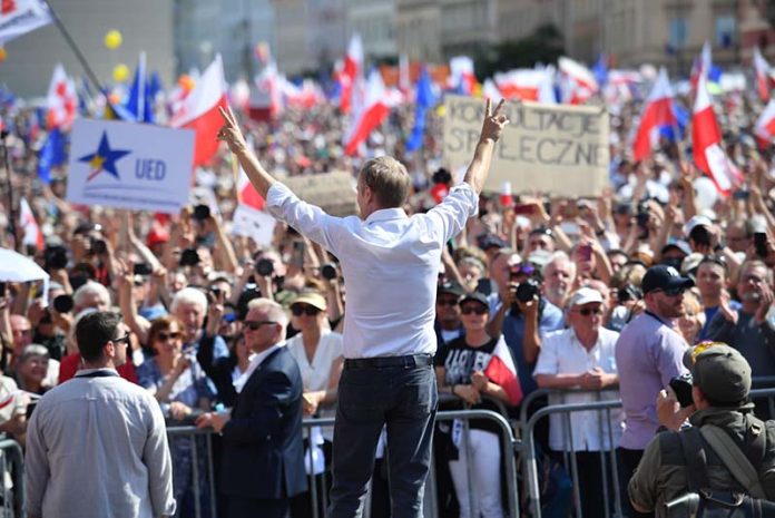 領導在野陣營的前歐洲理事會主席圖斯克，提前宣布在波蘭國會大選勝利。圖／取自Donald Tusk臉書