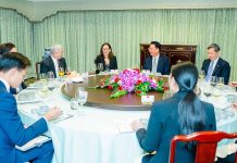 羅森伯格選前訪台 定調美國不支持台灣獨立、籲兩岸展開對話 美國AIT主席羅森伯格今年第三度來台訪問,外交部長吳釗燮設宴歡迎。圖/引自外交部臉書