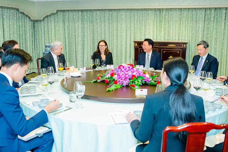 美國AIT主席羅森伯格今年第三度來台訪問，外交部長吳釗燮設宴歡迎。圖／引自外交部臉書