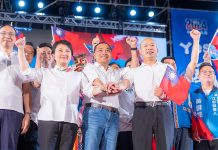 2萬人力挺禿子、燕子、漢子合體 高喊一起打倒騙子 禿子、漢子、燕子在台中重現「三子合體」,在台中沙鹿的總統暨立委誓師大會現場湧入近2萬人。圖/引自侯友宜臉書