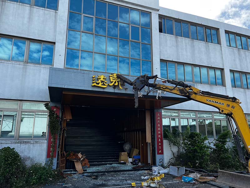 小蝦米對抗大鯨魚 遠航總部遭拆滿腹委屈 網友:不拆難道繼續住免費?