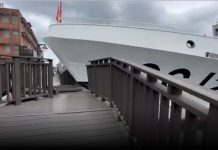 「侏儸紀公園」場景再現 南投艦插撞基隆港碼頭 圖/民眾提供