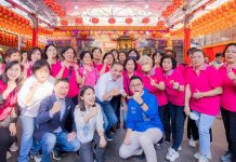 侯柯民調陷入麻花激戰 藍白分裂雙方差距不到1% 《美麗島電子報》公布民調顯示,無論三腳督或四腳督,侯、柯差距都不到1個百分點。圖/引自侯友宜臉書