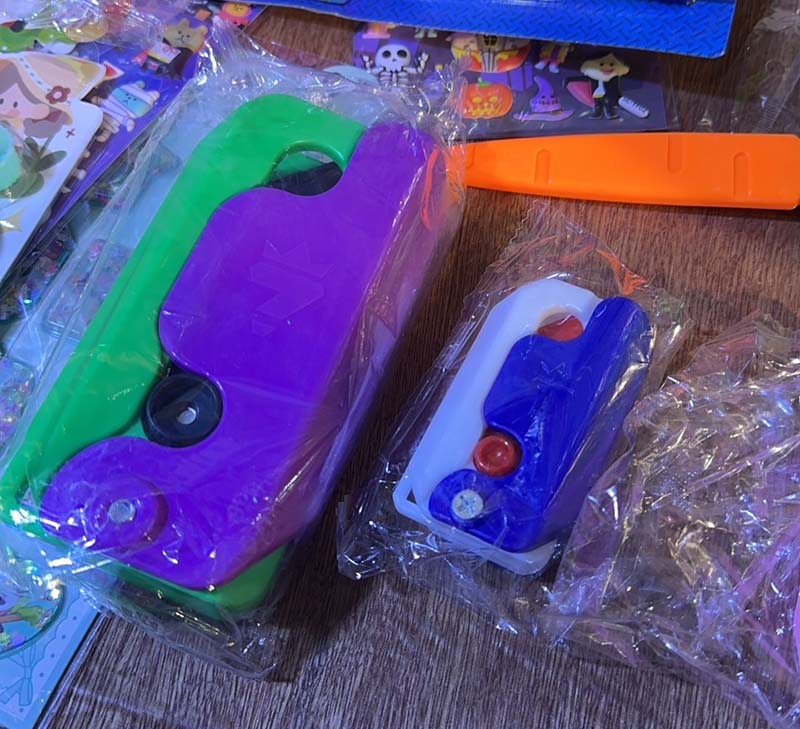 塑膠玩具「蘿蔔刀」。圖／網友提供