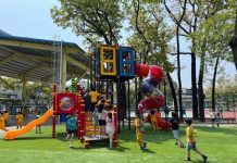 讓學生玩得開心、家長放心 臺南市五年來投入3億元打造多元、共融、安全的校園兒童遊戲場 大成國小數學共融遊戲場。圖/教育局