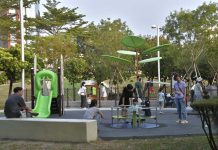 玩遊具、逛商圈、看表演 就來中央公園 中央公園是高雄市中心精華地段最大的公園。圖/高雄市政府