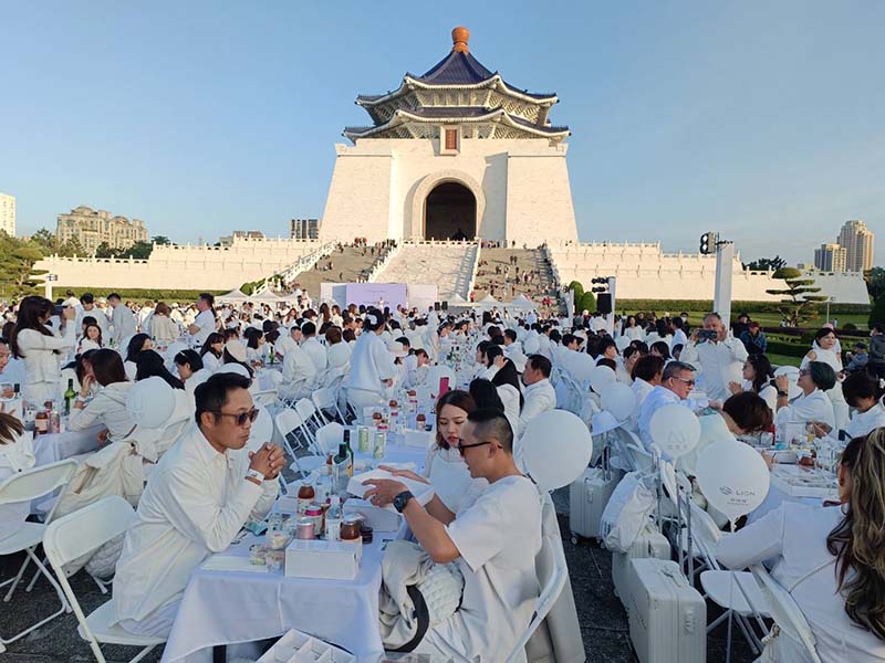 活動現場，台灣世界旗袍文化推展聯合會，參與人員合照。圖／吳浤睿提供