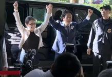 賴蕭配搶頭香完成登記 配戴「貓派狗派大團結」精神象徵 圖/翻攝畫面