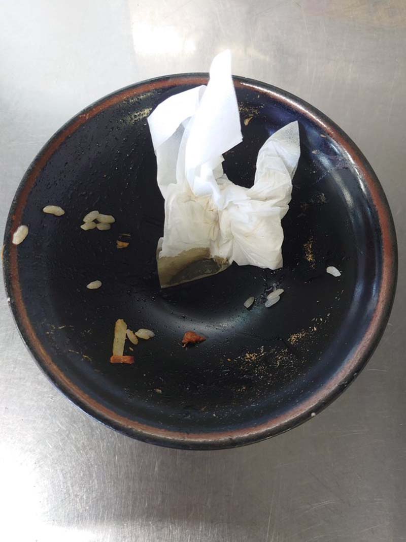 日本一間知名拉麵店近日Po文，指責顧客用餐後把用過的衛生紙留在碗裡，引發網友論戰。