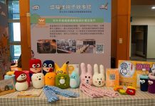 新北攜手產官學開辦「觀光工廠職涯探索研討會」 助產學交流合作 邁向國際提升競爭力 榮獲112年觀光工廠國際亮點及職人手作的「吳福洋襪子故事館」,透過多元的廠區規劃,體驗傳統手搖織襪機,培養學生具備專業知識,協助學生職涯探索發展。圖/新北市政府