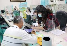 南市首創平埔族群民族別認同註記今正式上路 黃偉哲秉持憲法精神致力落實原民權益之保障 戶政事務所受理平埔族群民族別認同註記登記情形。圖/台南市府