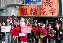 2023板橋花市YA誕食光 愛心圈一起 12.9聖誕老公公在板橋花市跟市民一起相見歡,共度美好聖誕 。圖/新北市政府