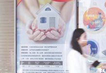 國戰會論壇/選舉在即,這個數據揭開民進黨「台獨夢」的販賣與破滅 低薪困境是年輕選民最重視的議題之一,將對候選人構成選舉壓力。