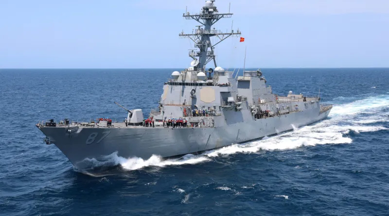 美軍中央司令部（CENTCOM）表示自葉門叛軍發射一枚陸基巡弋飛彈擊中一艘商業油輪，美軍驅逐艦麥森號（USS Mason）接獲求救信號並前往現場提供援助。