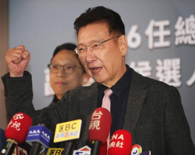 國民黨副總統候選人趙少康拋出「派軍事觀察員到大陸看他沿海的軍事部署」的議題引起爭議。