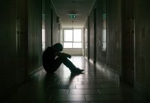 新北悲劇!國三生遭彈簧刀刺死 示意圖 / shutterstock