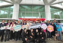 連鎖珠寶業者捐贈南市府2輛復康巴士 黃偉哲感謝攜手打造無礙友善城市 圖/台南市政府