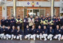 雪季慰勤20載 慈濟與花蓮縣警局到合歡山感恩員警 1月5日花蓮縣警察局主任秘書王文生(左圖左二)、交通警察隊長張博皓(左圖左四)、新城分局長吳思翰(左圖左三)以及花蓮慈濟志工,帶著物資到合歡山,圖為合歡派出所。