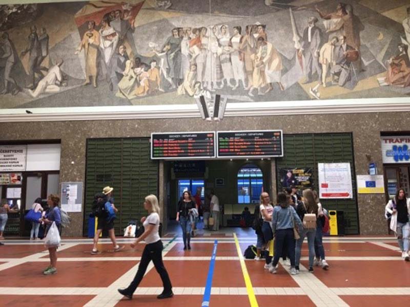 斯洛伐克首都布拉提斯拉瓦火車站牆壁有獨立建國的故事(楊正寬)
