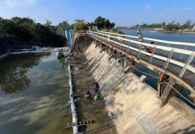 虎頭埤風景區環湖木棧道整修工程將於近期完工 目前農田水利署刻正進行水庫壩體安全改善工程及溢洪道改善工程。圖/台南市觀光旅遊局