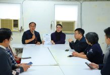 謝國樑拜訪守護外木山行動小組 把關四接開發審查 市長謝國樑拜訪守護外木山行動小組召集人王醒之等人,表達對環境、能源轉型問題的關心。