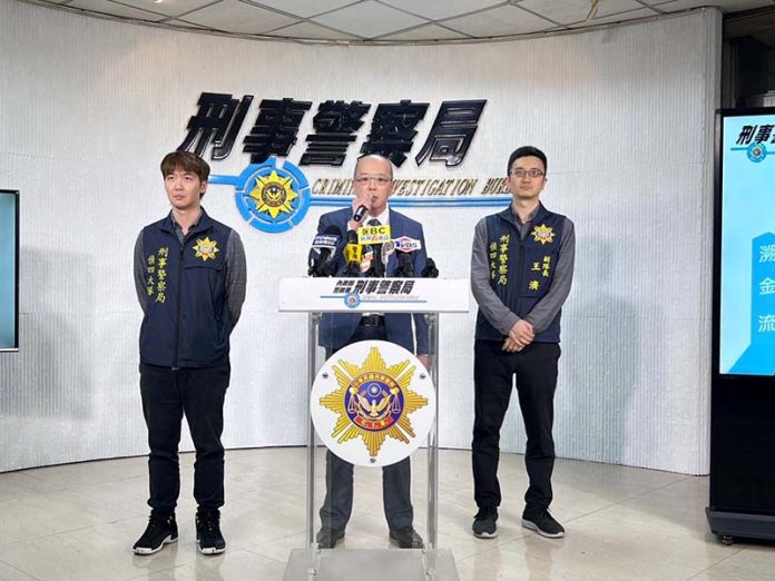 圖中站立者為刑事警察局第四大隊第三隊隊長陳孝山。