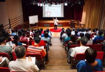 謝沅瑾揭神桌擺設原則 與過年十大禁忌(張淯) 謝沅瑾老師為台灣最知名的國際級易經風水命理大師,經常受邀上各大電視與平面媒體接受採訪錄影,演講邀約皆座無虛席。