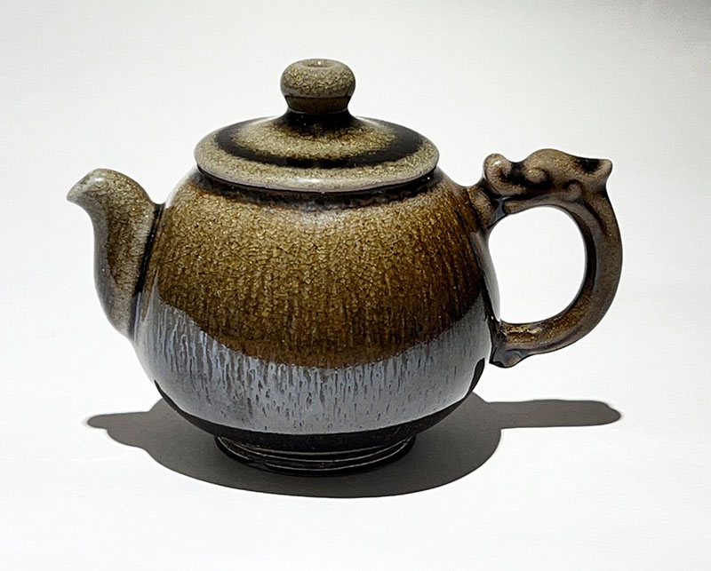 何志隆翡翠青瓷瀹茶壺作品。