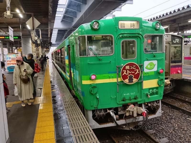 從秋田開往橫手的「雪橫手」（Snow Yokote）觀光列車。