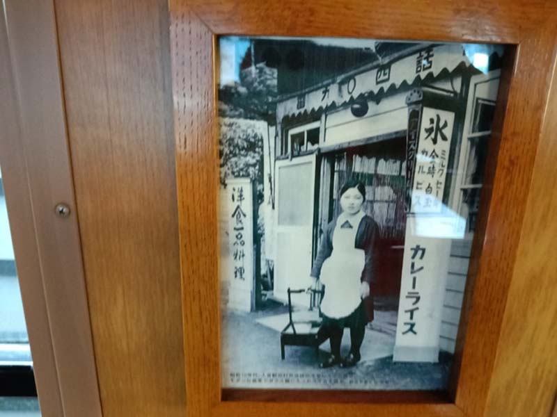 包含火車站附近著名冰店的老照片，也訴說著許多令人懷念的故事。