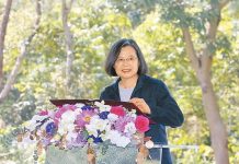 國戰會論壇/蔡英文逃避去太平島 不可恥但沒用! 最近輿論都在炒著蔡英文總統卸任前是否應該比照前幾任總統上太平島宣示一下主權。對此,民進黨反對登島,包括從地緣政治因素,美國同意與否,還要顧及中國以及其他南海國家反應等。 最近輿論都在炒著蔡英文總統卸任前是否應該比照前幾任總統上太平島宣示一下主權。對此,民進黨反對登島,包括從地緣政治因素,美國同意與否,還要顧及中國以及其他南海國家反應等。