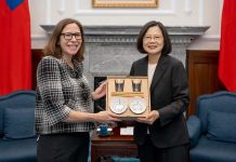 蔡英文與AIT主席會談 強調臺美全方位合作 蔡英文總統今(1)日上午接見美國在台協會(AIT)主席羅森柏格(Laura Rosenberger)