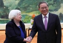 國戰會論壇/美財長葉倫訪中 產能過剩仍無解方(蔡鎤銘) 美國財政部長葉倫訪中,對美中雙方「廣泛而富有成果的」對話表示滿意,惟產能過剩問題未獲共識。圖為美國財長葉倫與大陸國務院總理李強會面。