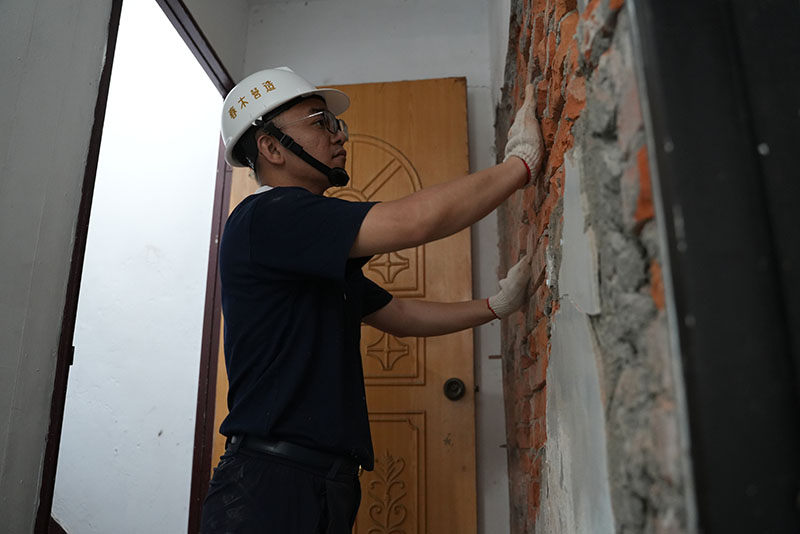 慈濟全台修繕志工接力協助花蓮地震民宅復原。圖／慈濟基金會