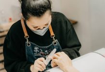 守護指甲的健康與美麗 找回屬於自己最完美的甲型 讓客人擁有健康、美麗的指甲是樂意思追求的目標。(圖/樂意思)